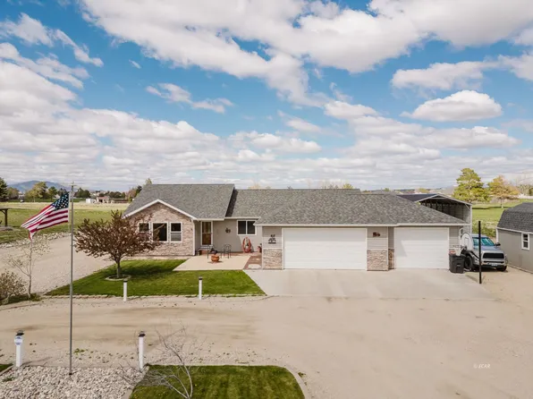 418 Flora Dr, Spring Creek, NV 89815