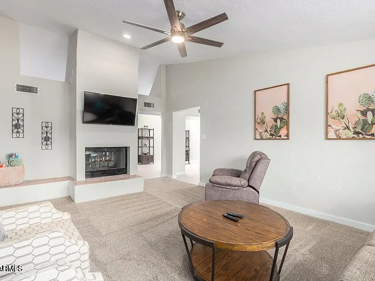 956 Castillo Dr E — Photo 8
