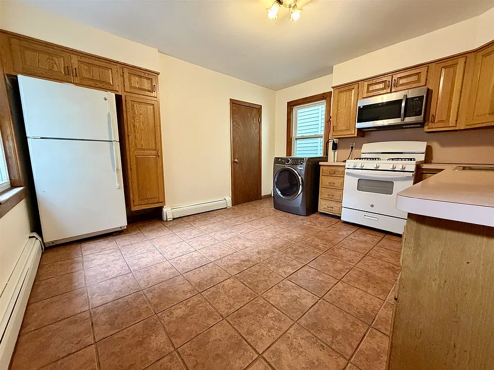 14 Lopez St #3
