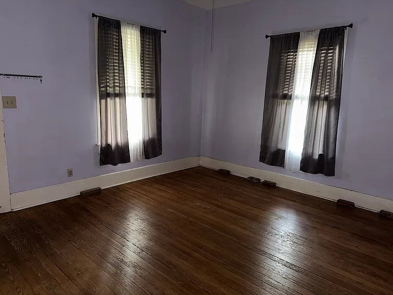 1410 Circle Park Blvd — Photo 2