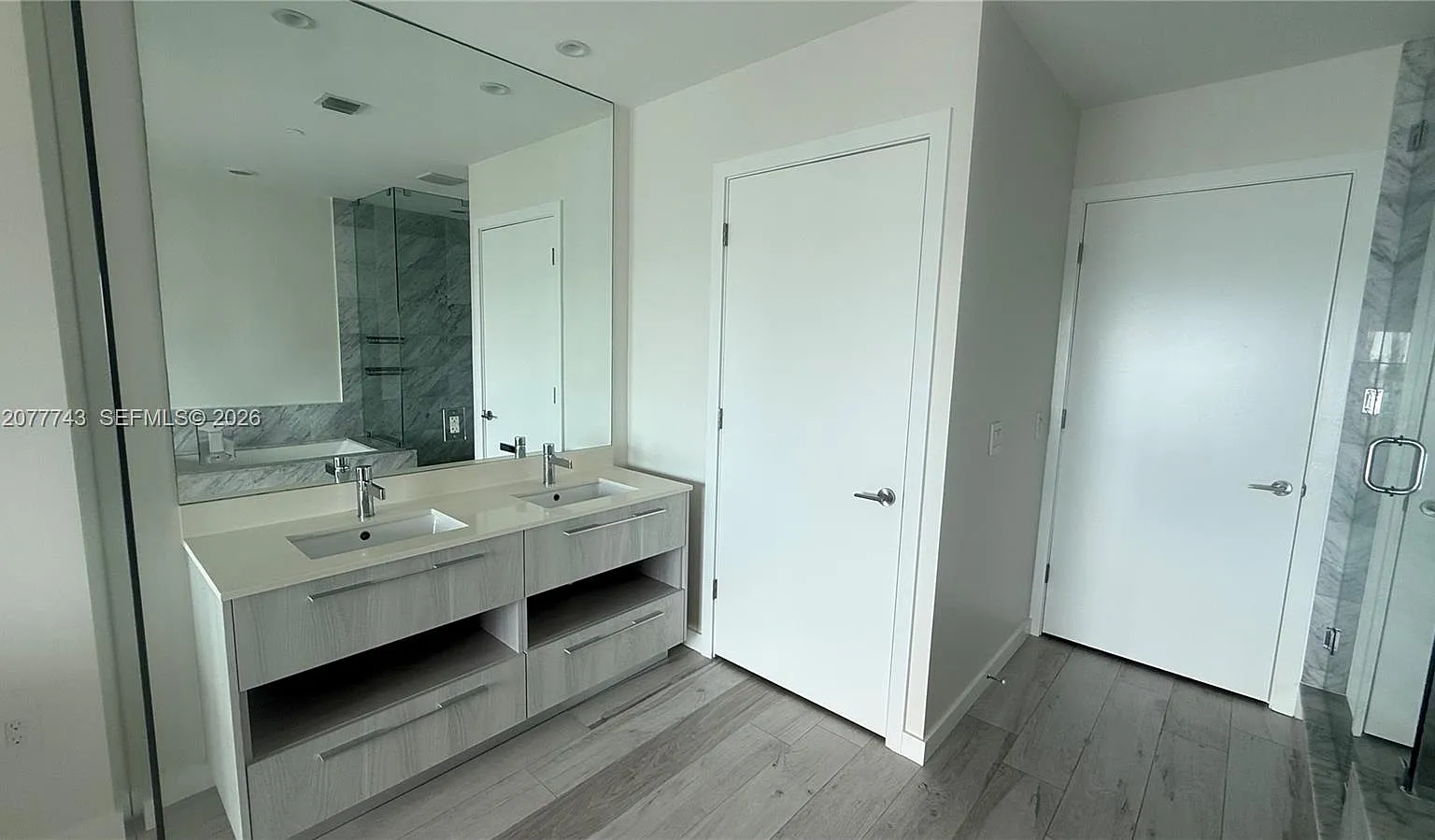 Gran Paraiso Condo — Photo 4