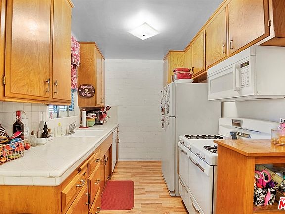 5th image of 6228 Whitsett Ave APT 6