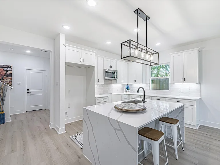 7806 Comal St #B — Photo 7