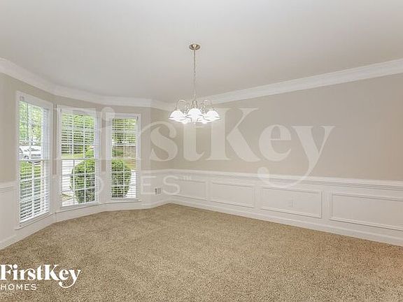 3rd image of 835 Wyckfield Ct