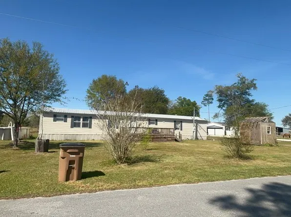 301 Settlers Ridge Dr, Wewahitchka, FL 32465