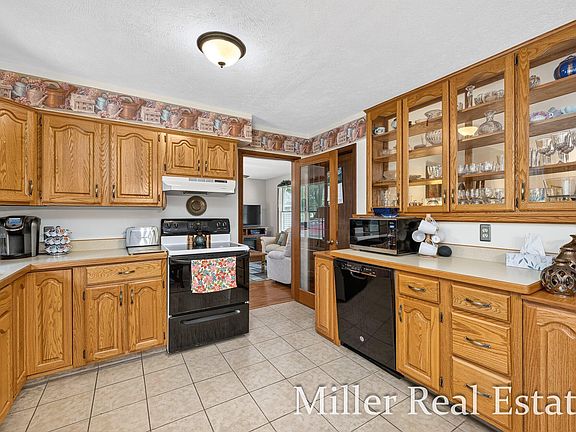 5th image of 4695 Farrel Rd