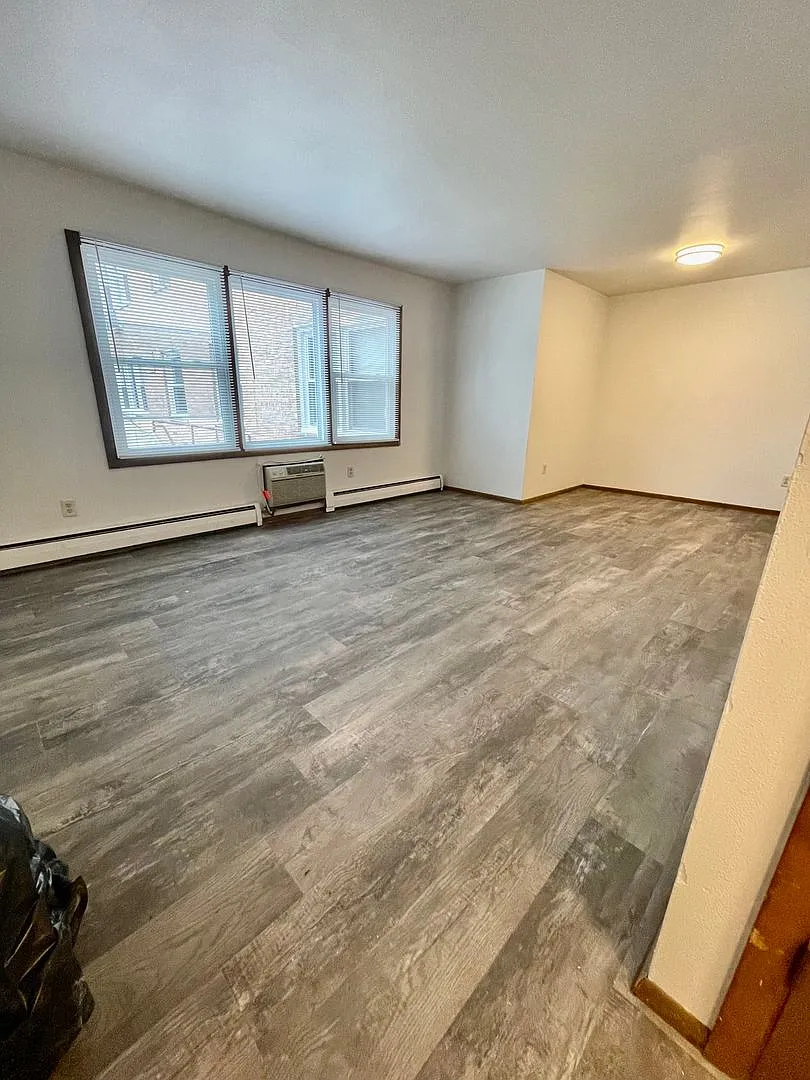1524 E Providence Ave — Photo 2