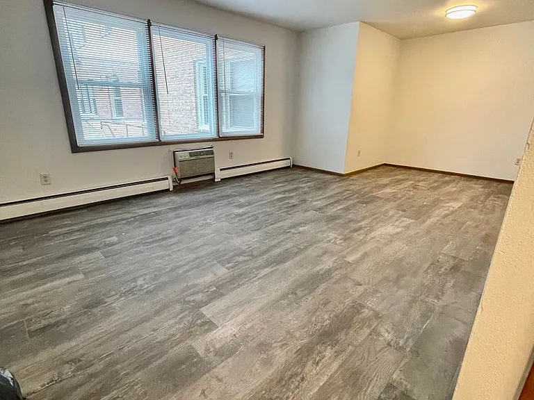 1524 E Providence Ave — Photo 2