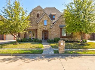 8012 Oak Knoll Dr, North Richland Hills, TX 76182