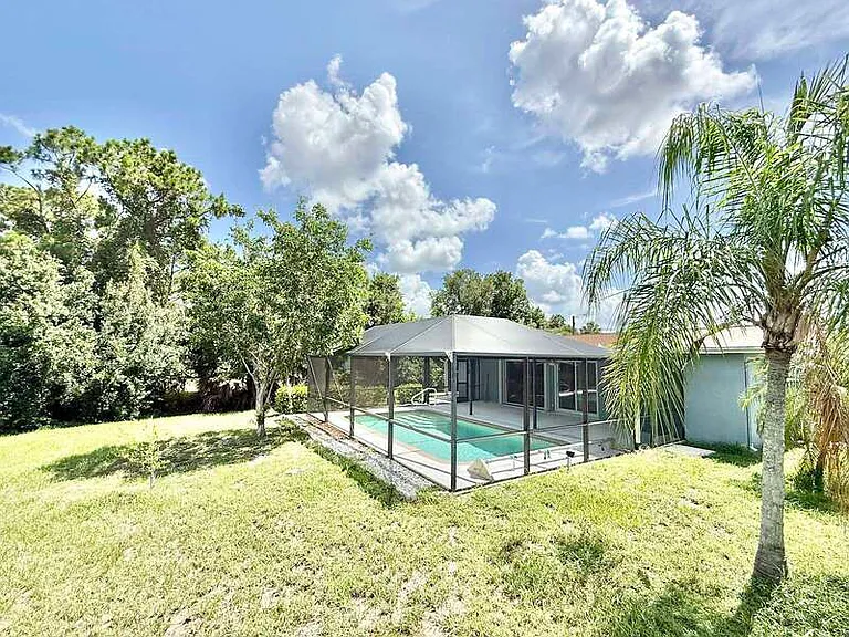 2055 Hyatt Dr — Photo 32