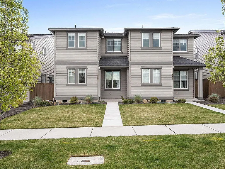 2366 NE Victor Pl — Photo 10