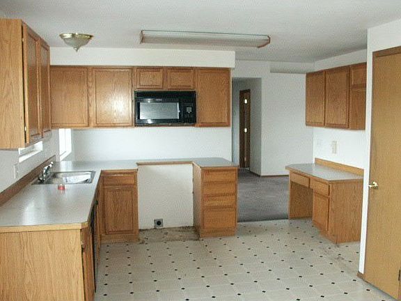 5th image of 615 Rose Dr