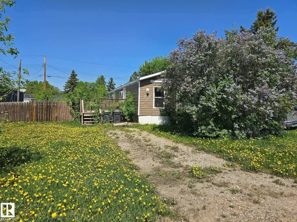 5204 53rd Ave, Cold Lake, AB T9M 1W9
