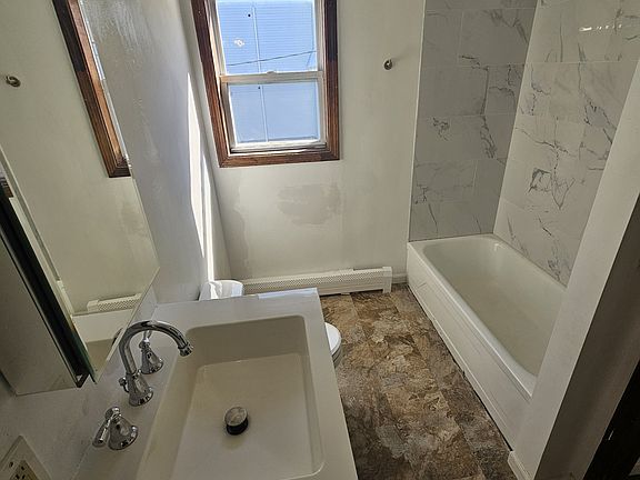 2nd image of 364 Hope St #2S