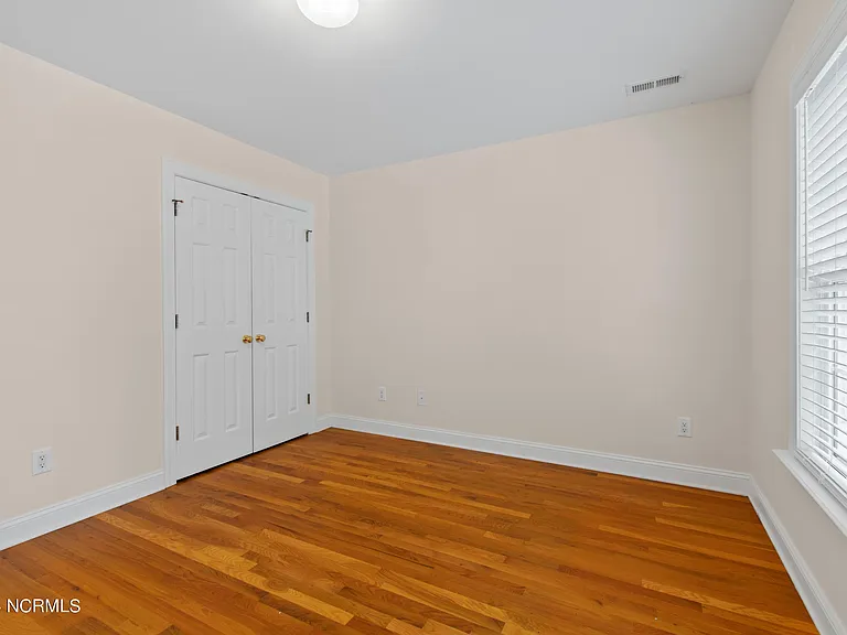 3567 Medinah Ave E — Photo 18