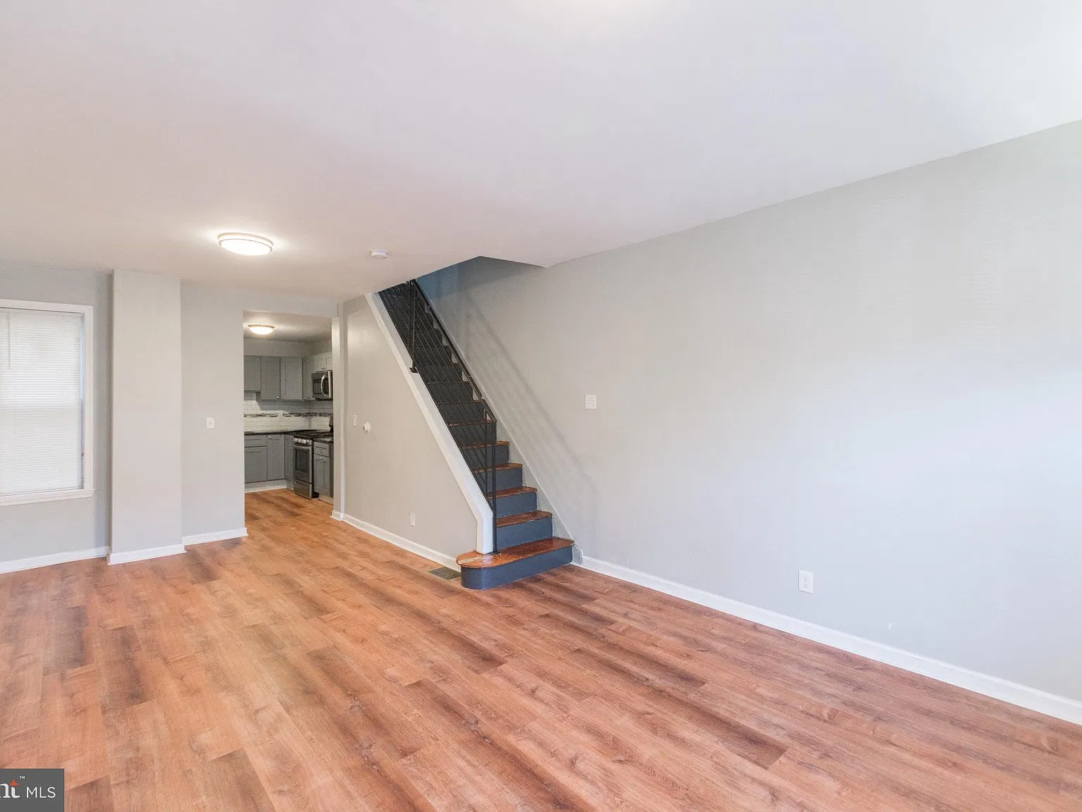 3 bed, 1.0 bath, 940 sqft, $1,575 — Photo 2