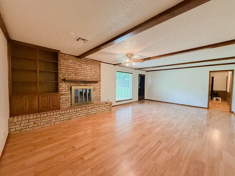 1211 N Manning St — Photo 2