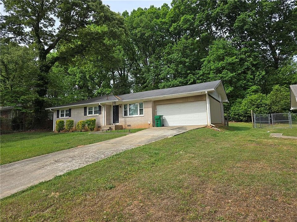 2nd image of 2717 Hutch Dr