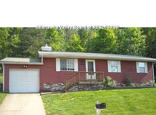 115 Honeysuckle Ln, Dunbar, WV 25064