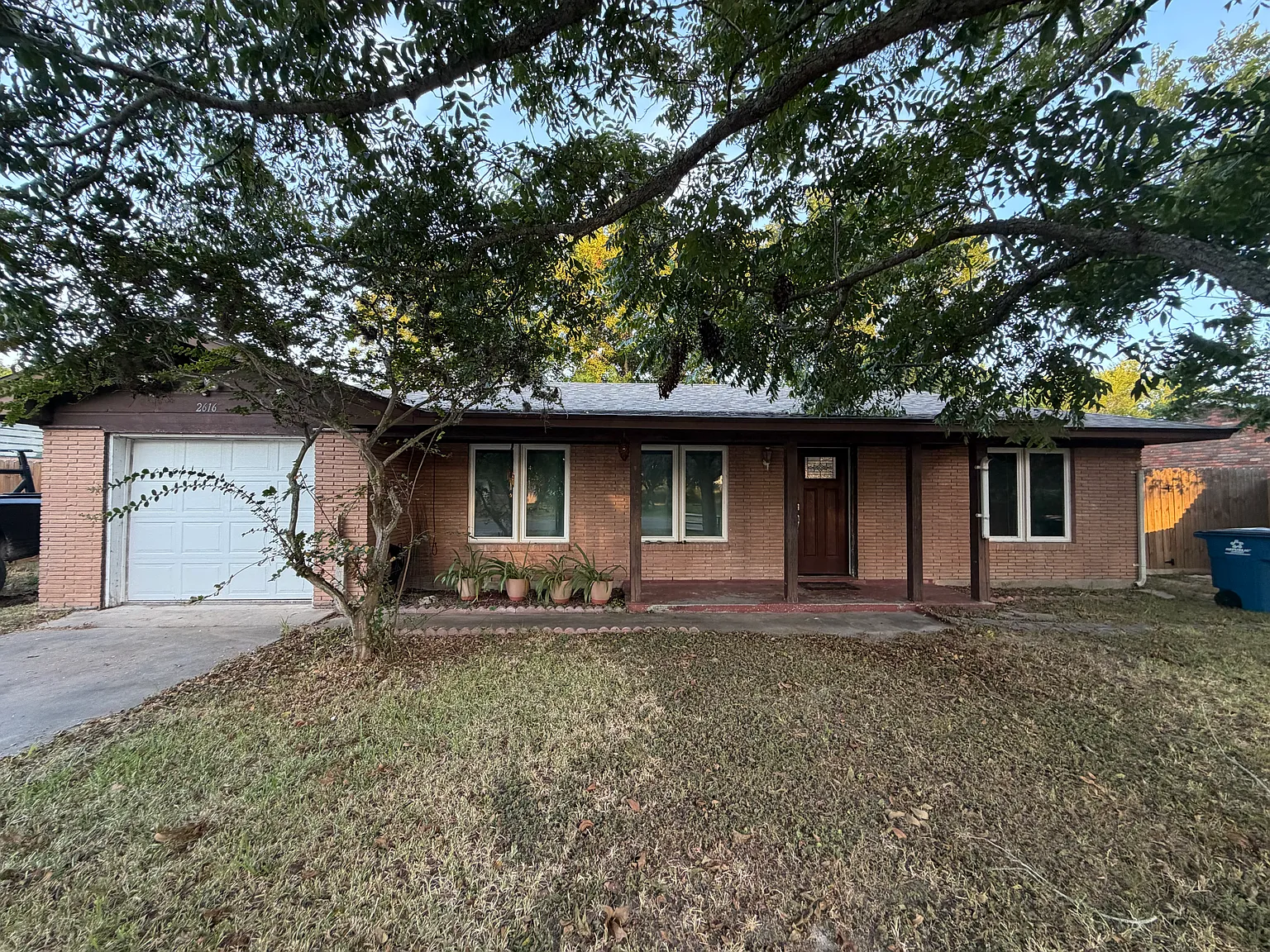 2 bed, 1000 sqft, $1,650 — Photo 1