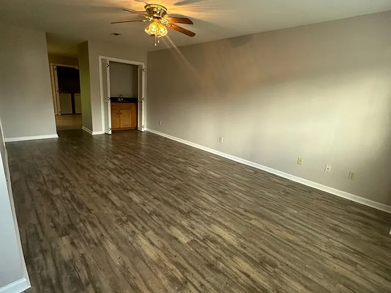 228 Edith Way — Photo 7