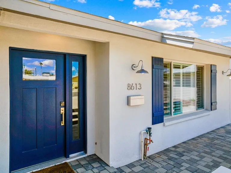 8613 E Valley Vista Dr — Photo 2