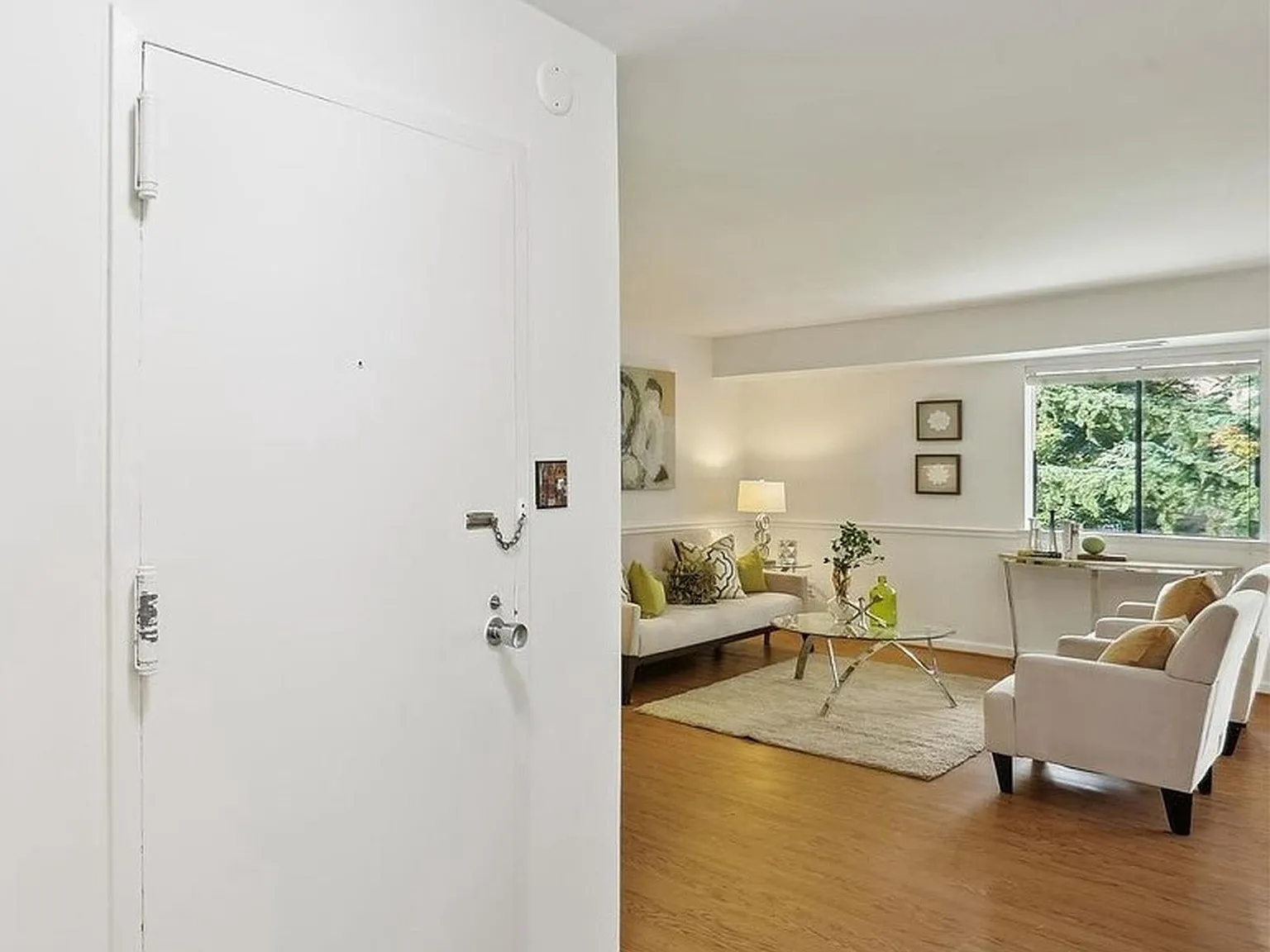 1 bed, 1.0 bath, 821 sqft, $1,900 — Photo 2