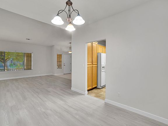 5th image of 8831 Silverberry Ave