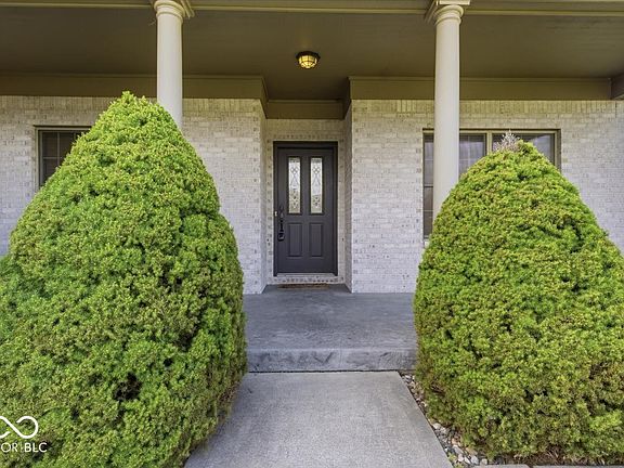 3rd image of 5428 Calvert Ln