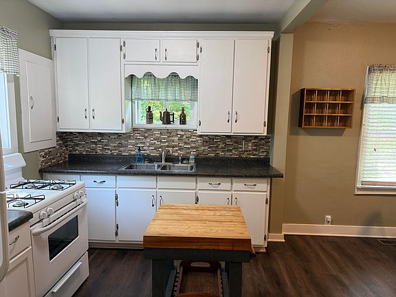 2nd image of 2714 Roberts St