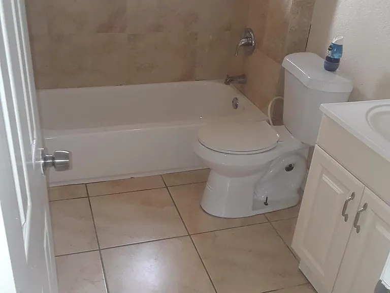 835 NW 2nd St #5 — Photo 8