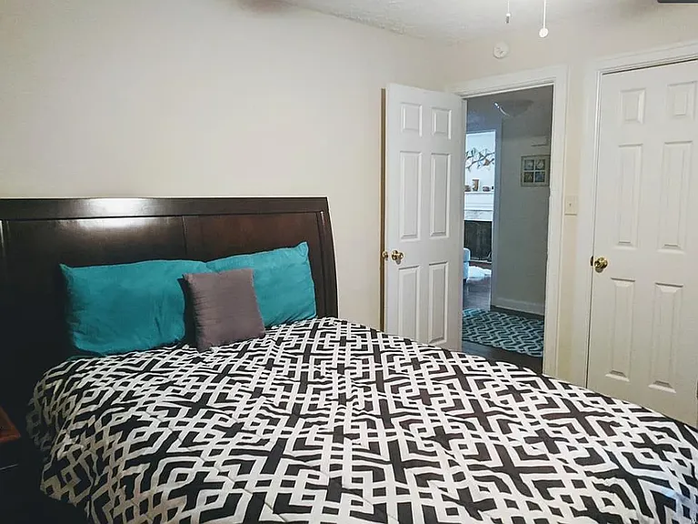 22 W Cromwell St — Photo 11