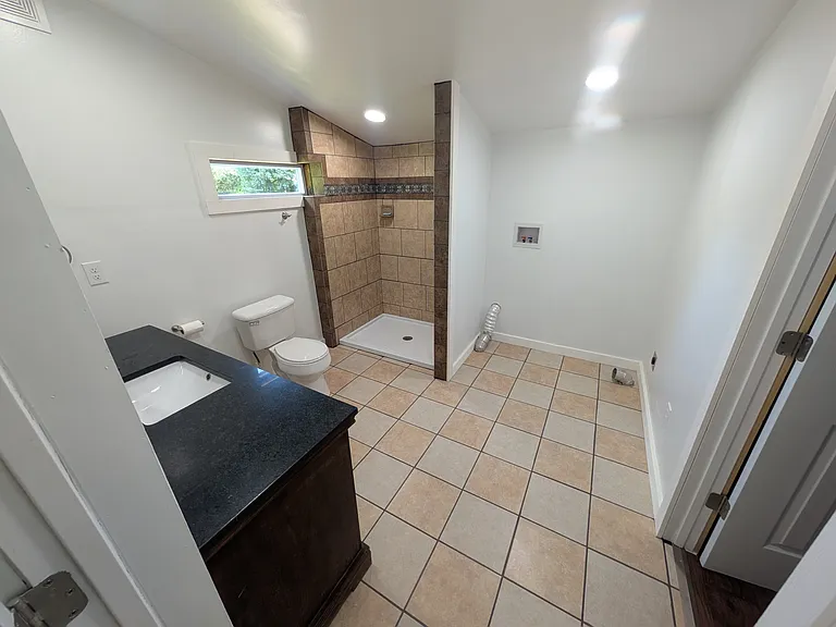 93 Hargrave Rd — Photo 14