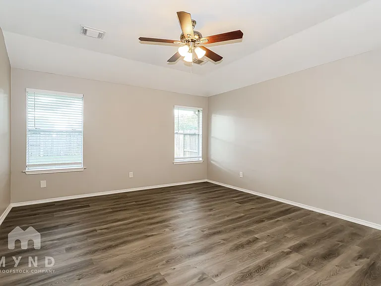 12035 Thornecrest Dr — Photo 11