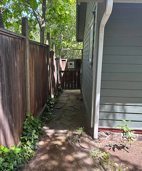 372 Iowa St — Photo 6