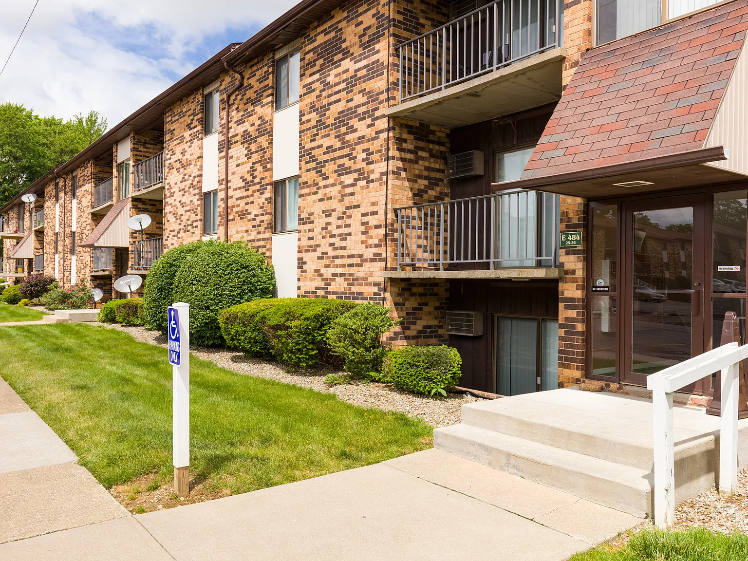Hillbrook Apartments — Photo 1