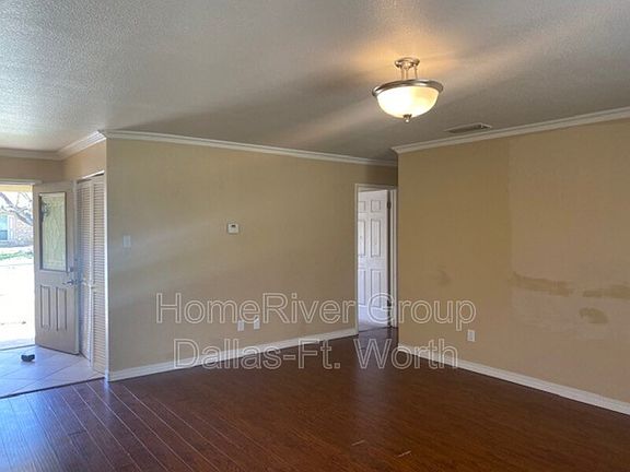3rd image of 1511 Hanover Dr