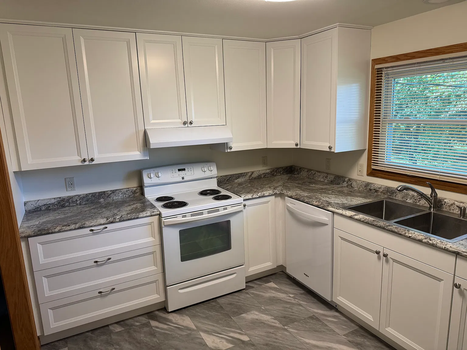 2 bed, 1.5 bath, 1100 sqft, $1,295 — Photo 2