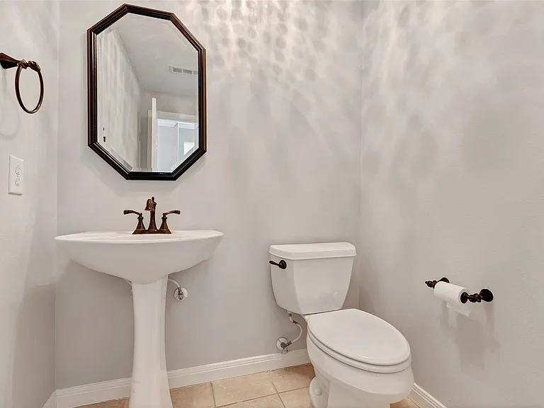 1508 Crocker St — Photo 13