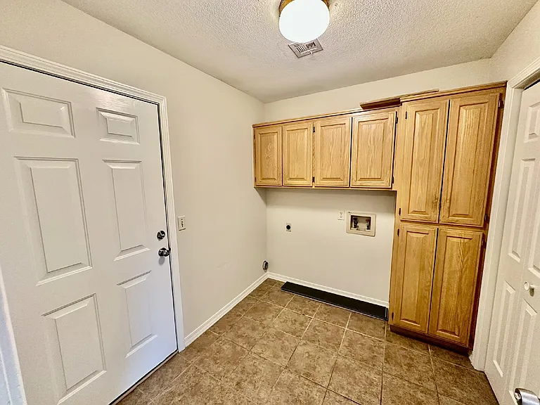 2311 W Willow St — Photo 19