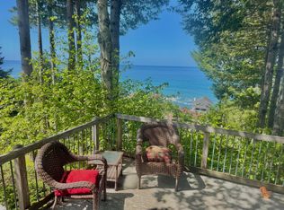 765 Upper Pacific Dr, Whitethorn, CA 95589