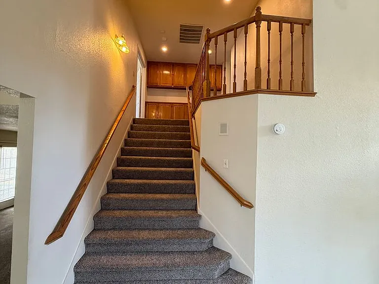 696 Harvard Ct — Photo 14