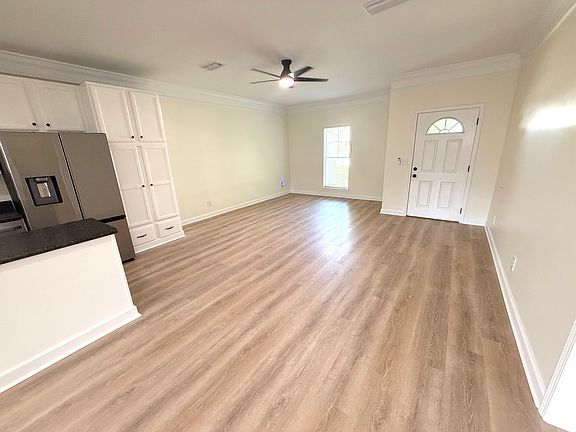Entrance/living room