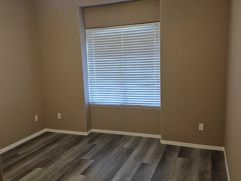 1610 Davilla St — Photo 19