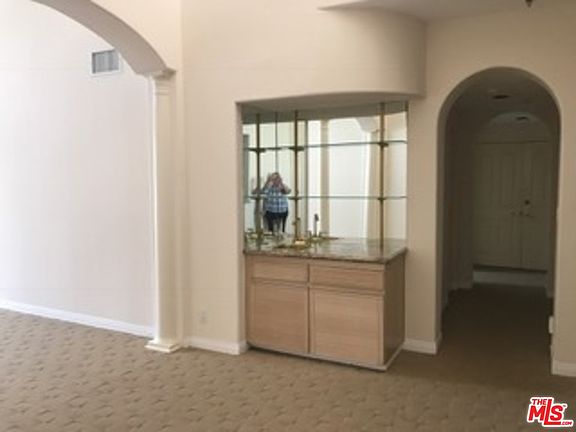 5th image of 930 N Doheny Dr APT 408