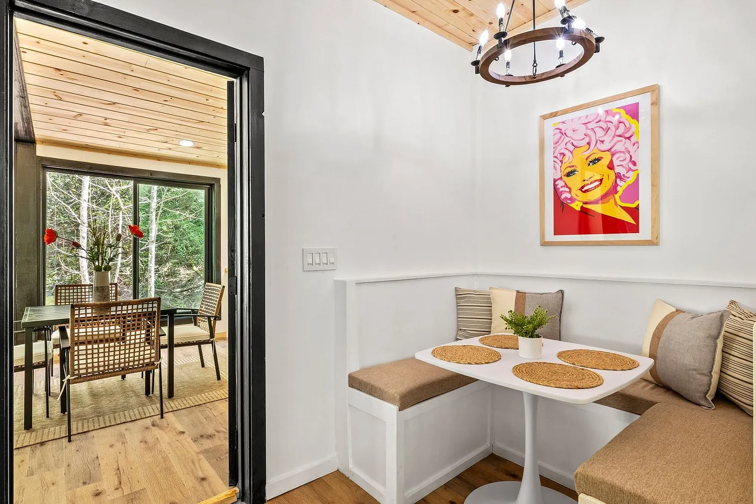 1 bed, 1.0 bath, 914 sqft, $5,392 — Photo 3