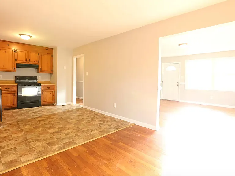 2703 Boston St — Photo 8