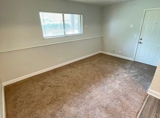 934 W Rollins Rd #ROAD934-B, Round Lake, IL 60073