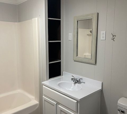 3rd image of 114 W North E #114