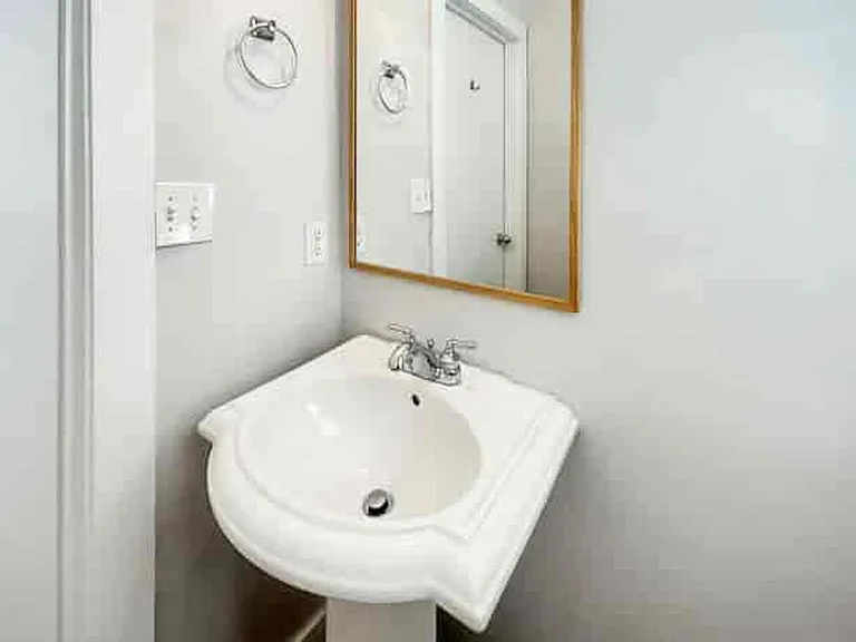 322 Peters St SW #2 — Photo 13